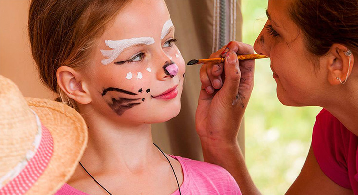 activité maquillage au club enfants