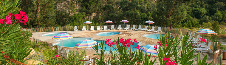 piscines du camping Sole di Sari en Corse