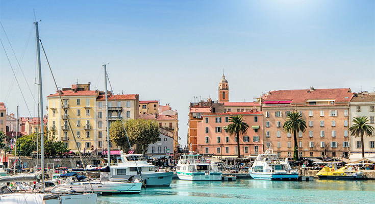 port et architecture typique de Corse