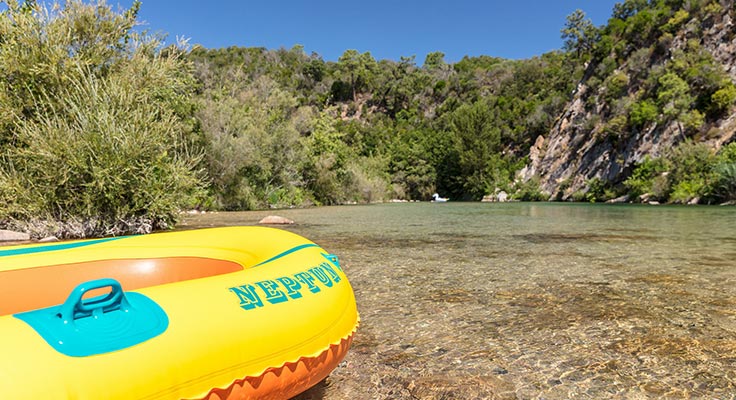 bouée au bord de la rivière Solenzara