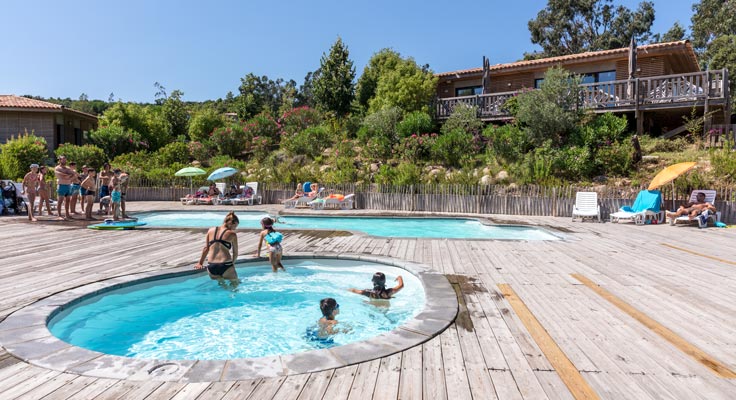 Piscine camping Sole di Sari en Corse sur la Côte des Nacres