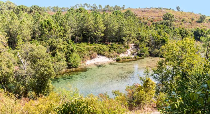 Piscine naturelle rivière côte des nacres en Corse